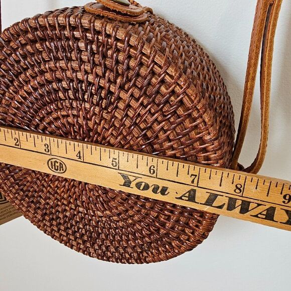 NWT RATTAN LEATHER MIX ROUND CROSSBODY BAG - Picture 9 of 10